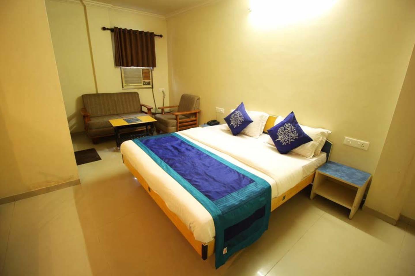 Hotel Dudawat Ahmedabad Luaran gambar